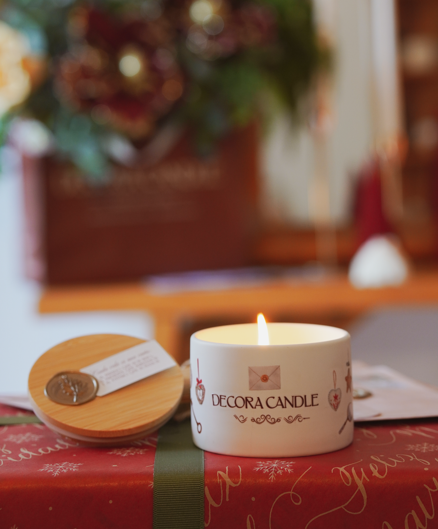 Vela de Cerámica Decorativa | Cartas que no se olvidan – Edición Navideña con Stickers