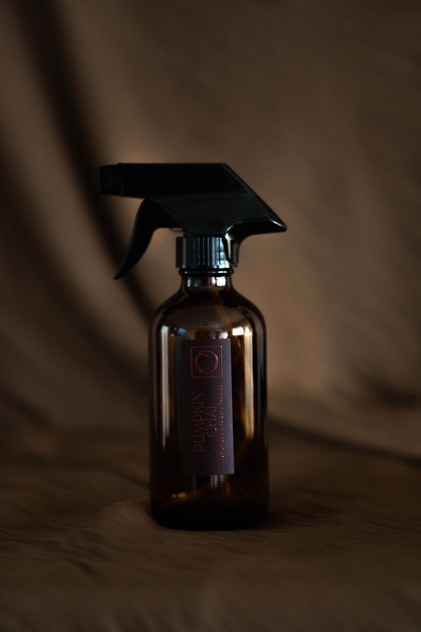 Pumpkin Chai – Vela Aromática, Difusor de Junco & Home Spray | Colección Capítulos de Otoño