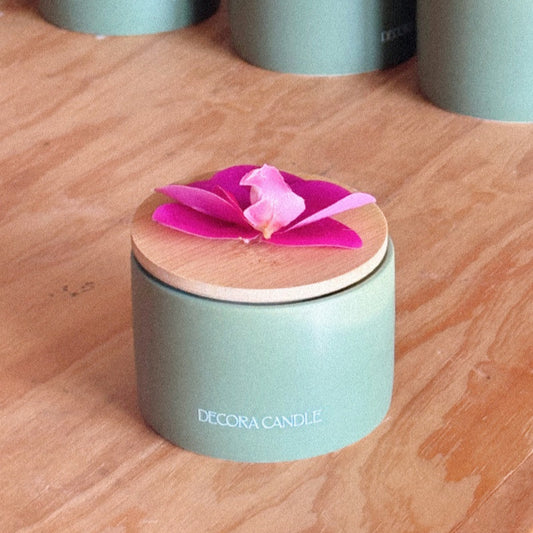 Blooming Candle - Edición Coleccionable - Frasco de edición limitada Ceramic Sage Green